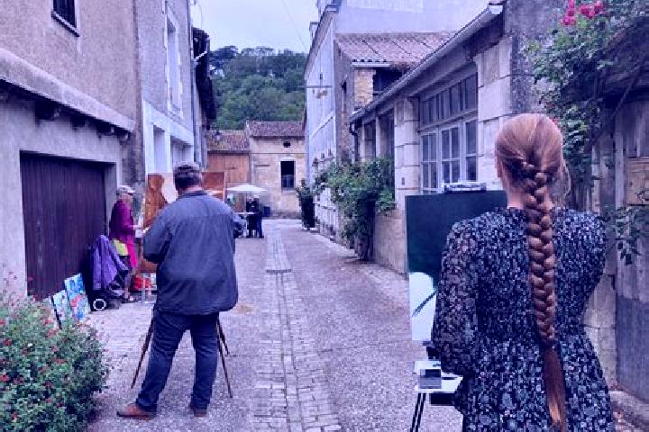 Escorts Chatillon-sur-Thouet, France — Local Companions