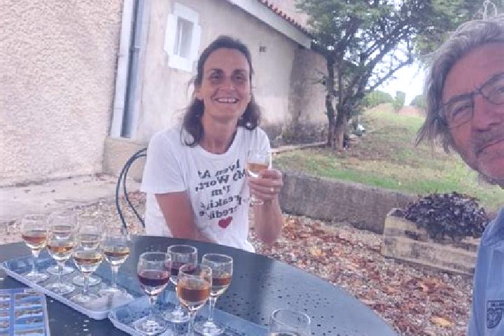 Escorts Cherac, France — Local Companions