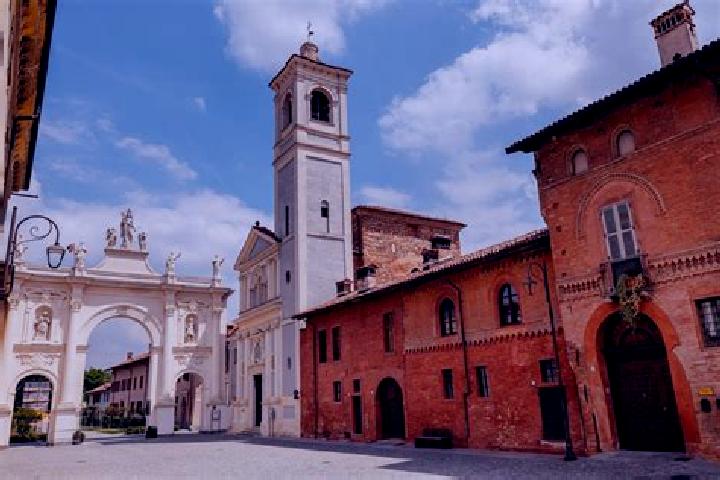 Escorts Cherasco, Italy — Local Companions