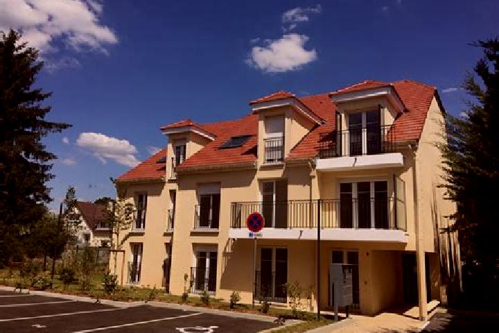 Escorts Chevry-Cossigny, France — Local Companions