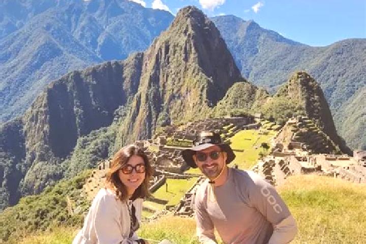 Escorts Chiguirip, Peru — Local Companions