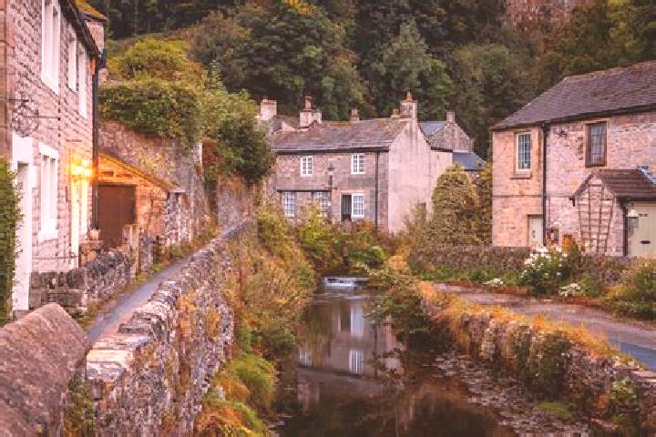 Escorts Chinley, United Kingdom — Local Companions