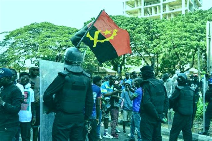 Escorts Chiume, Angola — Local Companions