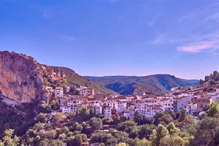 Escorts Chulilla, Spain — Local Companions