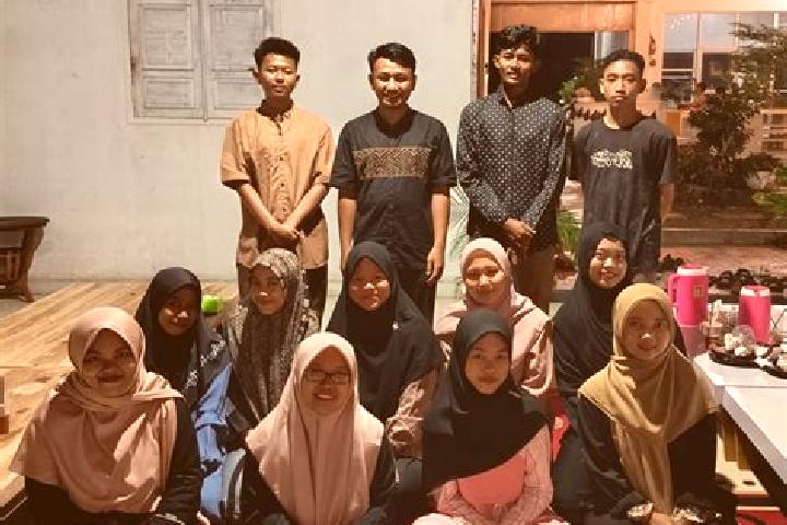 Escorts Cicapar, Indonesia — Local Companions