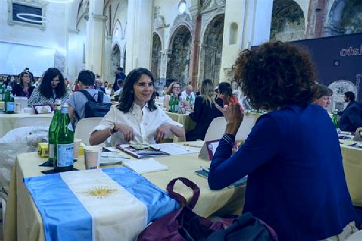 Escorts Cisano Bergamasco, Italy — Local Companions