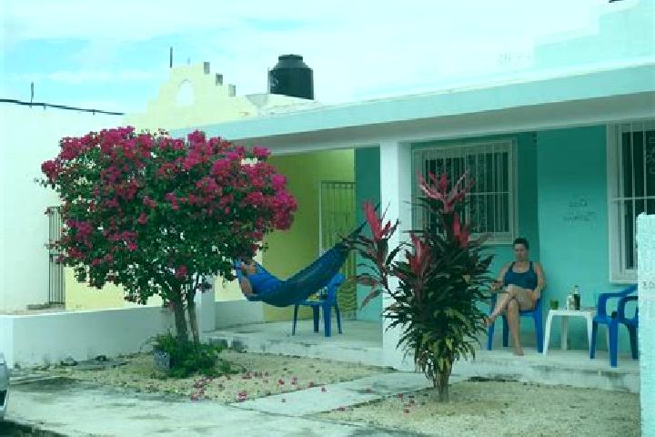 Escorts Ciudad Chemuyil, Mexico — Local Companions