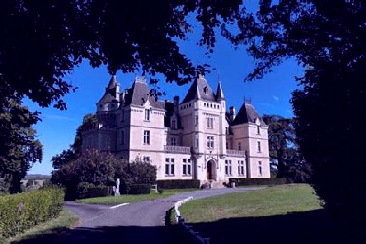 Escorts Cluis, France — Local Companions