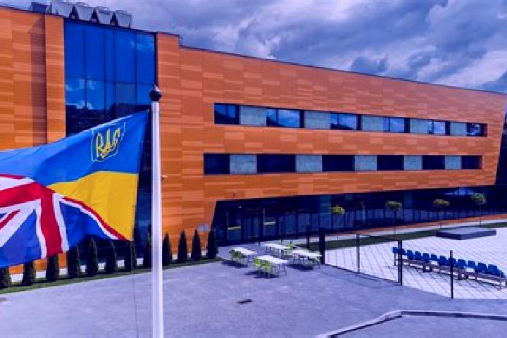 Escorts Cmolas, Poland — Local Companions