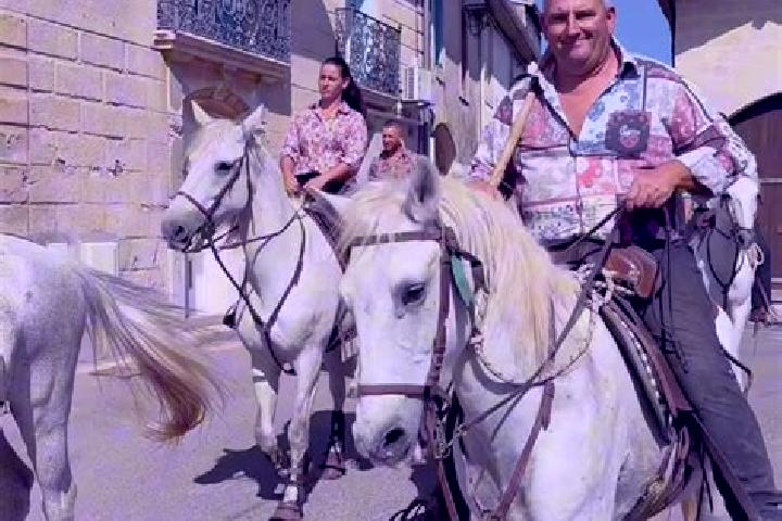 Escorts Codognan, France — Local Companions