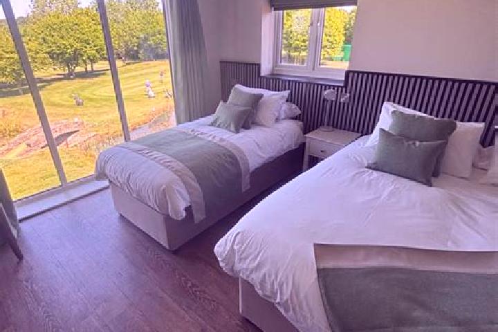 Escorts Coleford, United Kingdom — Local Companions