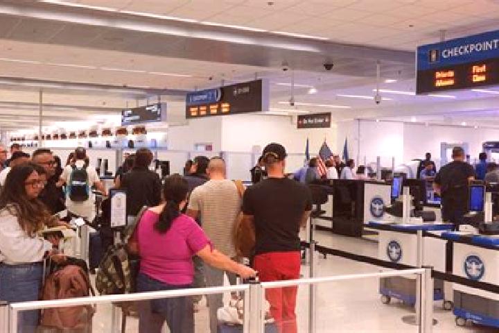 Escorts Colinas del Aeropuerto, Mexico — Local Companions