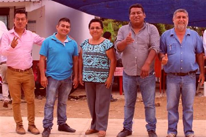 Escorts Comaltepec, Mexico — Local Companions
