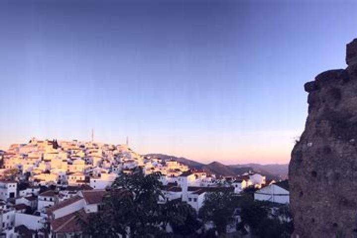 Escorts Comares, Spain — Local Companions