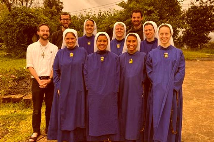Escorts Combon, France — Local Companions