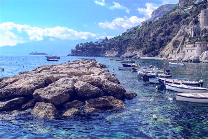 Escorts Conca dei Marini, Italy — Local Companions