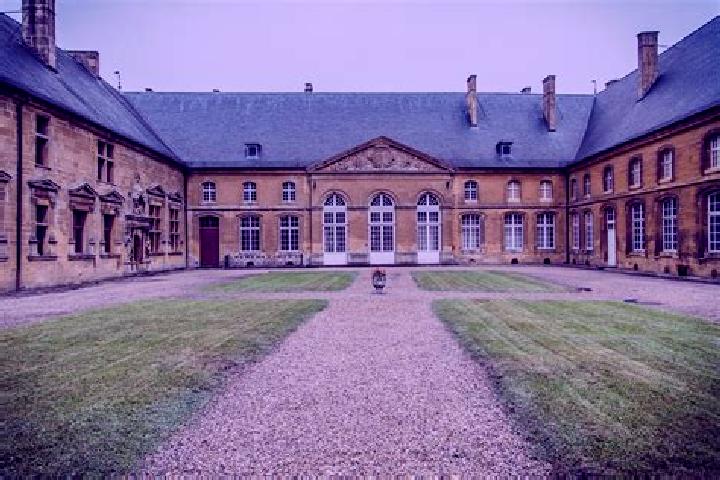 Escorts Cons-la-Grandville, France — Local Companions
