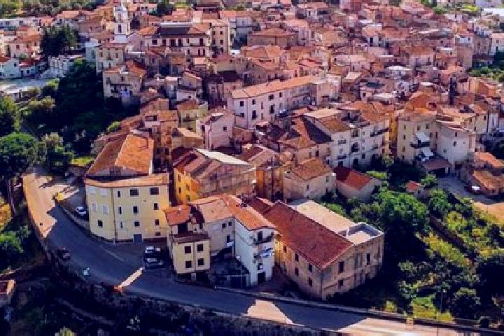 Escorts Controne, Italy — Local Companions