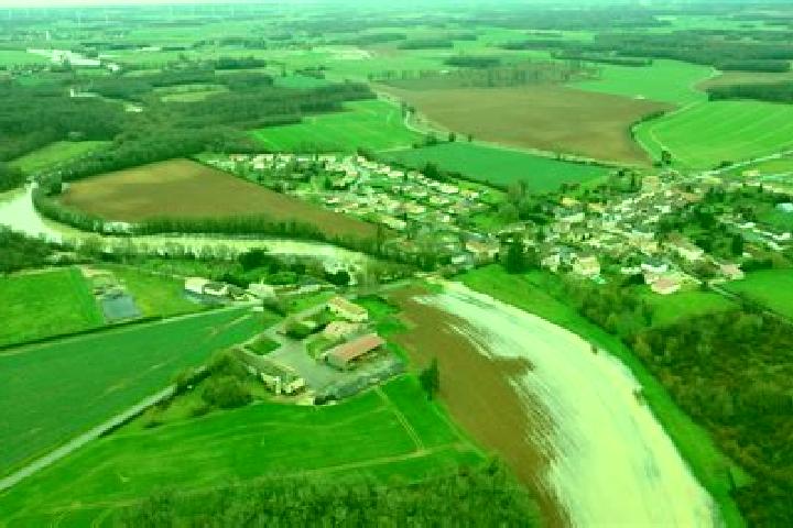 Escorts Couhe, France — Local Companions