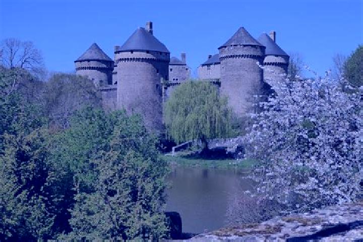 Escorts Couterne, France — Local Companions