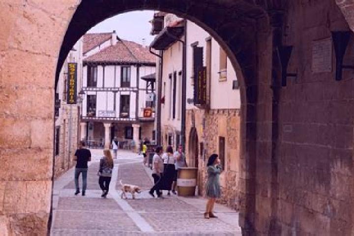 Escorts Covarrubias, Spain — Local Companions