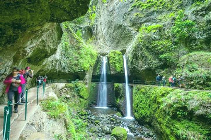 Escorts Covolo-Levada, Italy — Local Companions