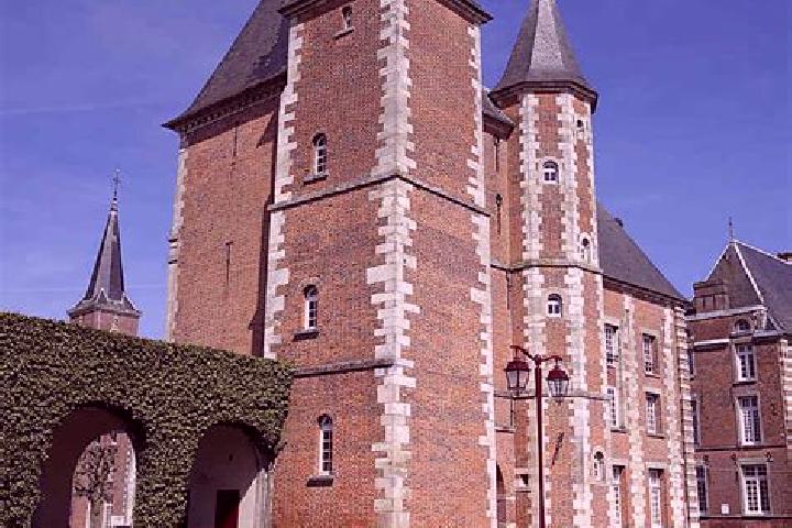 Escorts Crevecoeur-le-Grand, France — Local Companions