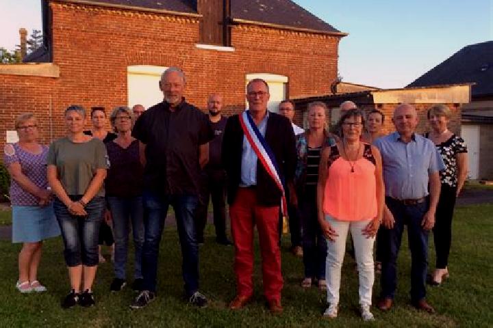 Escorts Crosville-la-Vieille, France — Local Companions
