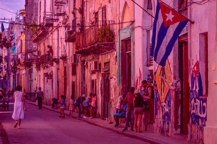 Escorts Cruces, Cuba — Local Companions