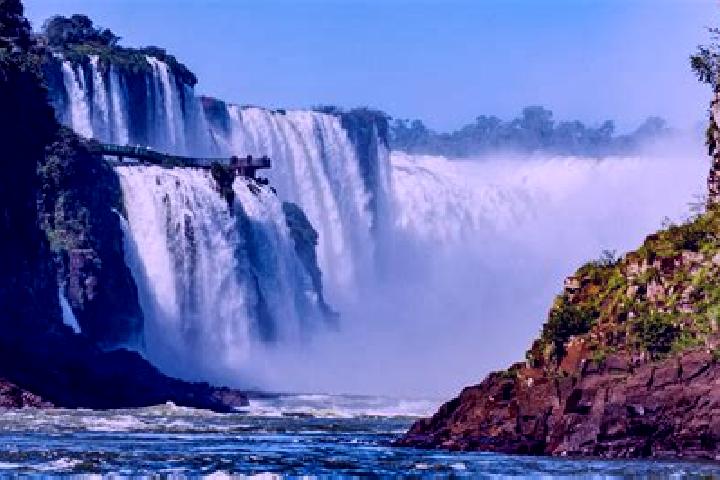 Escorts Cruzeiro do Iguacu, Brazil — Local Companions