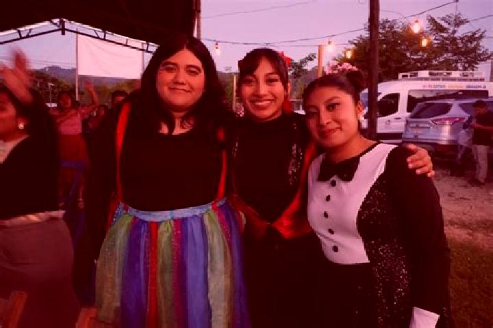 Escorts Cuchumton, Mexico — Local Companions