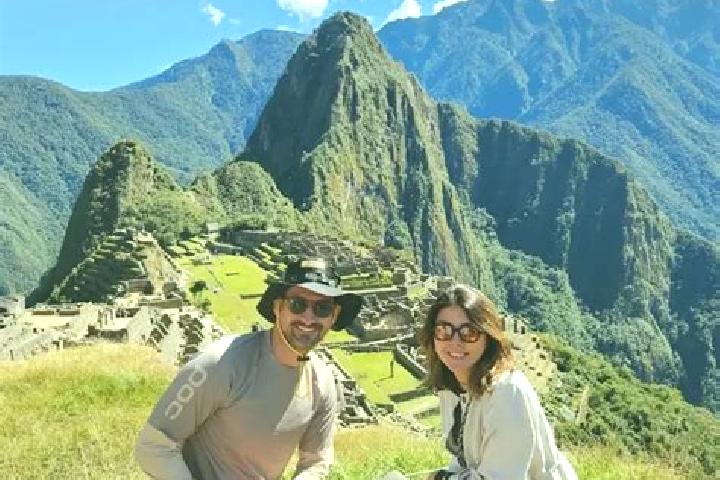 Escorts Curgos, Peru — Local Companions