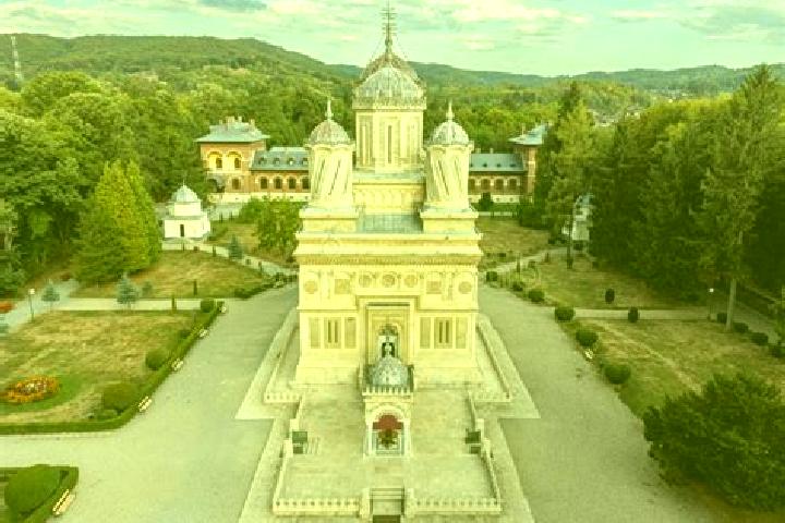 Escorts Curtea de Arges, Romania — Local Companions