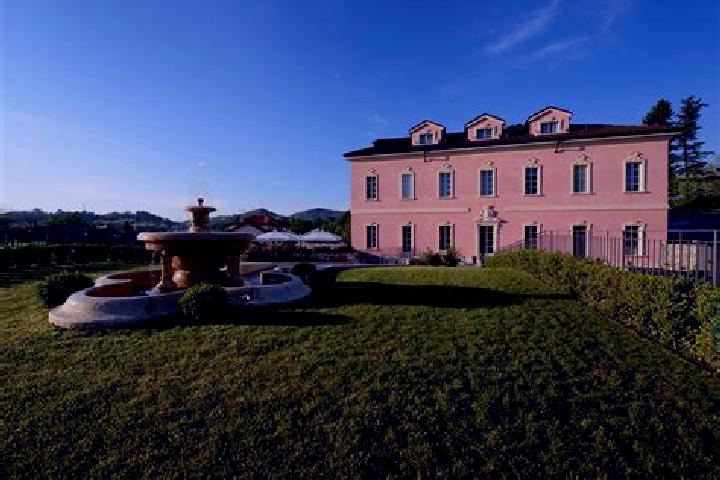 Escorts Dal Pozzo, Italy — Local Companions