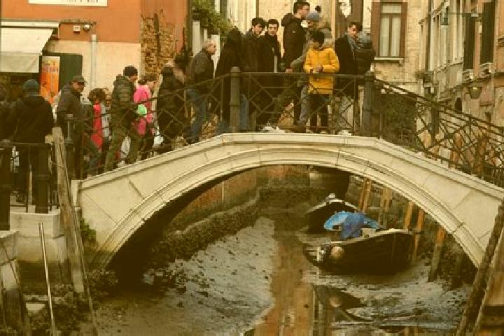 Escorts Decima, Italy — Local Companions