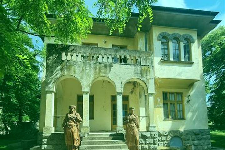 Escorts Demir Kapija, North Macedonia — Local Companions