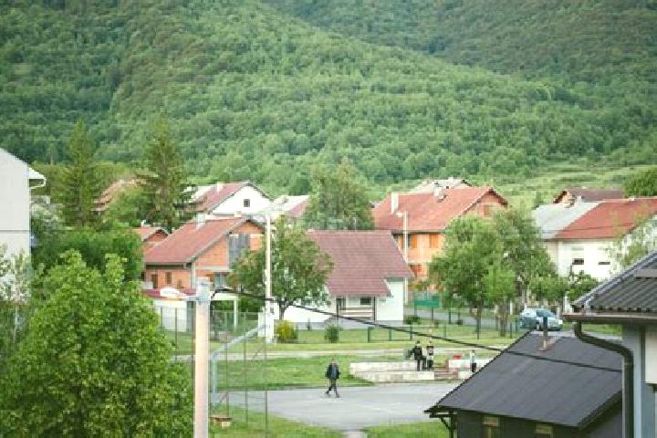 Escorts Donji Lapac, Croatia — Local Companions