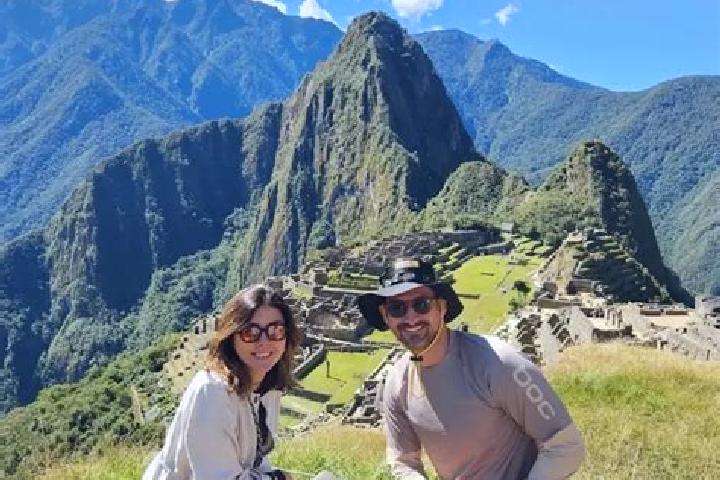 Escorts Dos Unidos, Peru — Local Companions