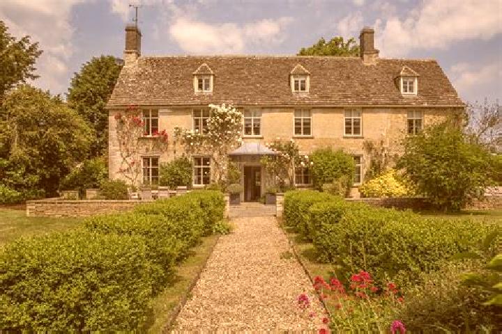 Escorts Down Ampney, United Kingdom — Local Companions
