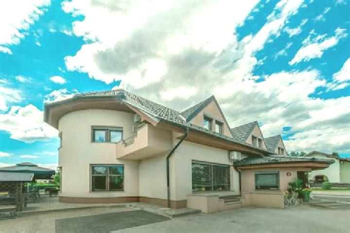 Escorts Dravski Dvor, Slovenia — Local Companions