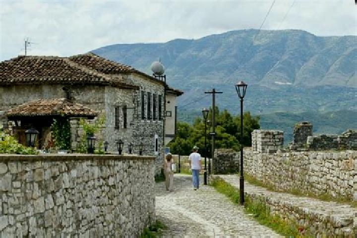 Escorts Duhanas, Albania — Local Companions