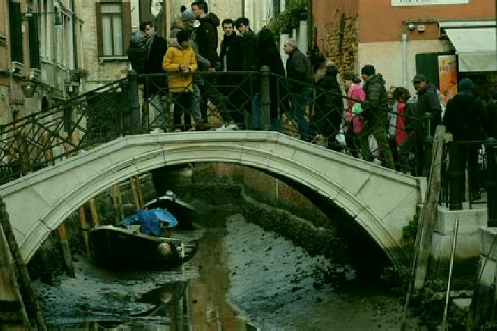 Escorts Duno, Italy — Local Companions