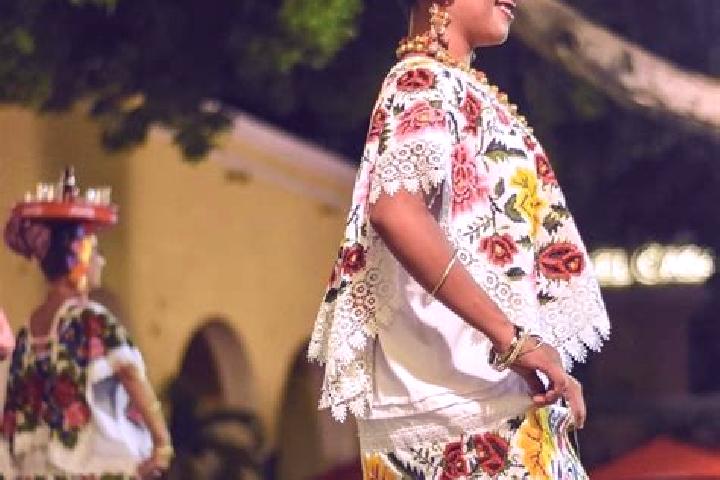Escorts Dzitnup, Mexico — Local Companions