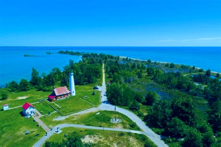 Escorts East Tawas, United States — Local Companions