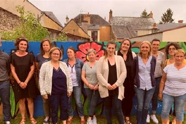 Escorts Ecommoy, France — Local Companions