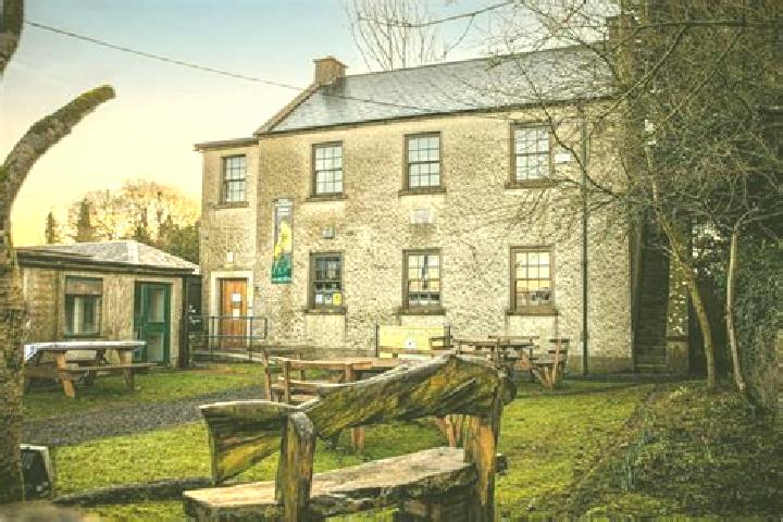 Escorts Edgeworthstown, Ireland — Local Companions