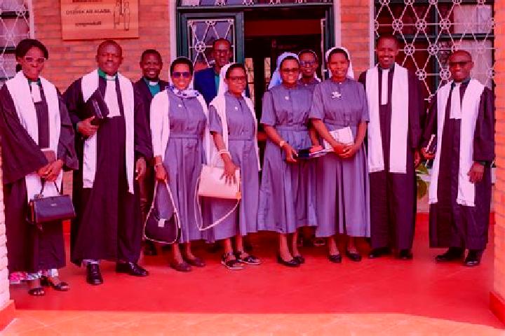 Escorts Eglise Catholique, Centrale GIKO, Rwanda — Local Companions