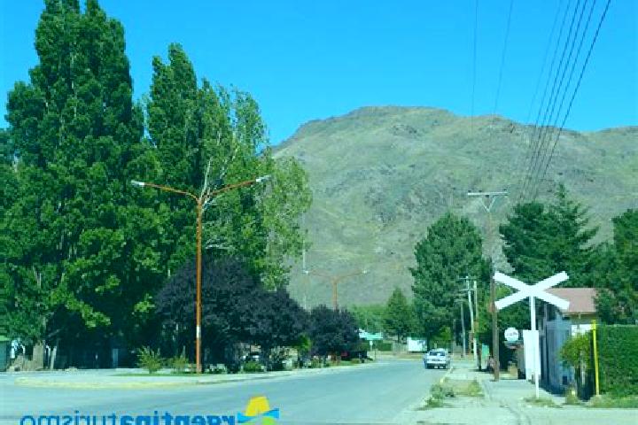 Escorts El Maiten, Argentina — Local Companions