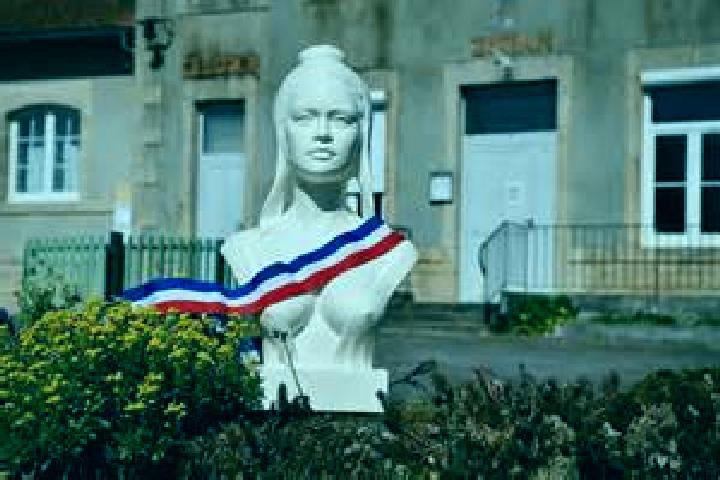 Escorts Elbeuf, France — Local Companions