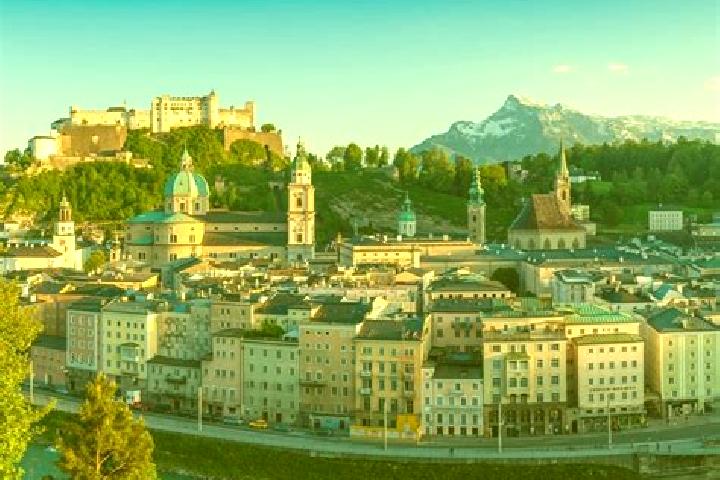 Escorts Engelhartstetten, Austria — Local Companions